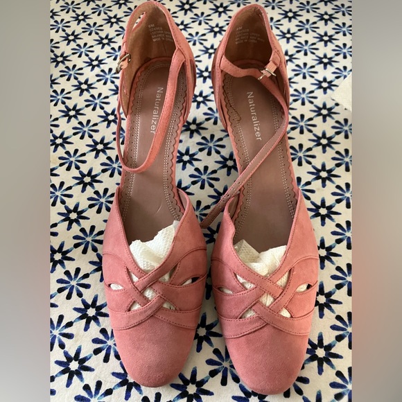 🆕 Naturalizer Pink Suede Leather Size 9M Pink Peekaboo Kitten Heels
